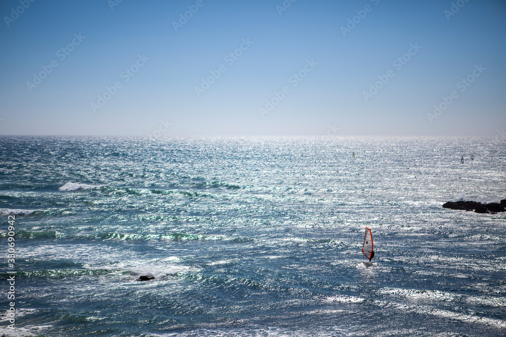 windsurfing in glare sea