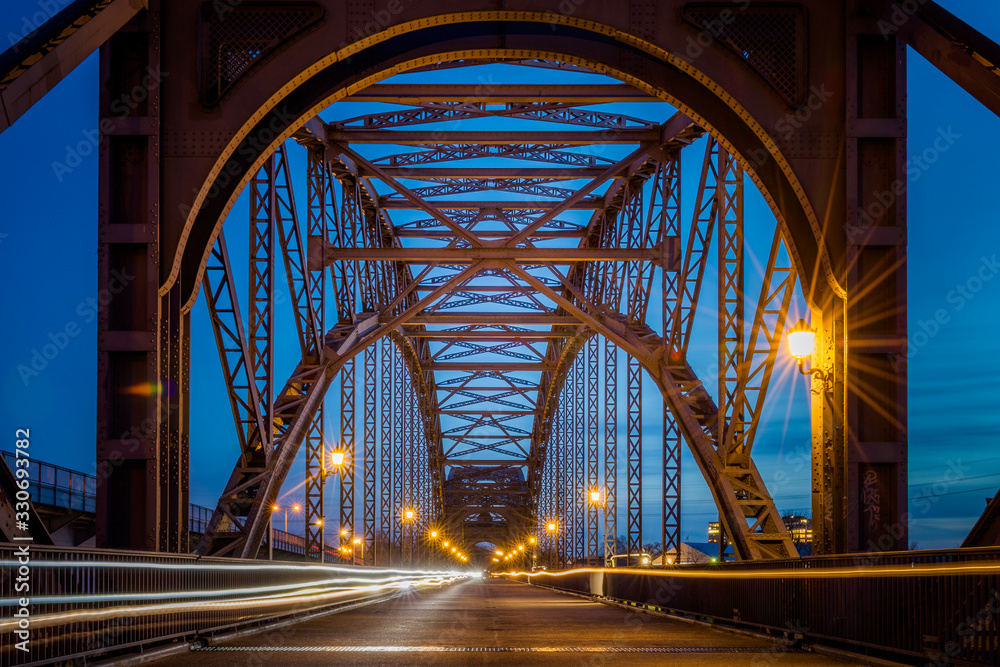 Obraz premium Stary most w Niemczech Port / Alte Hamburg Brücke w porcie