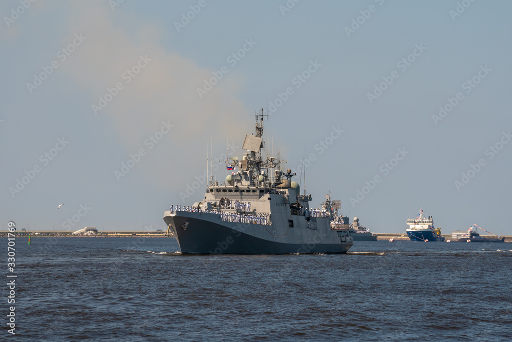 he frigate Tarkash of the Indian Navy passes near Kronstadt during a rehearsal for the naval parade. July 25, 2019.