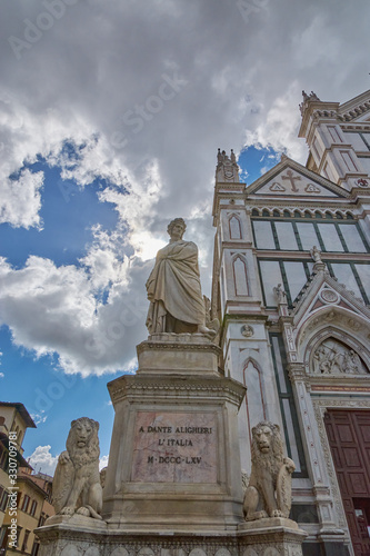 statue of dante aligheri in florence