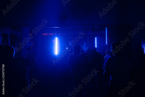 Néon bleu pendant un concert