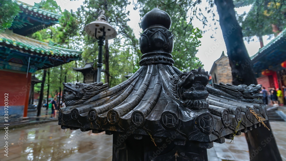 Φωτογραφία Close-up of street lamp in the shape of small pagoda at Shaolin Monastery