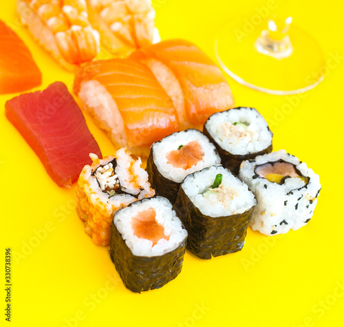 Varias porciones de Sushi
