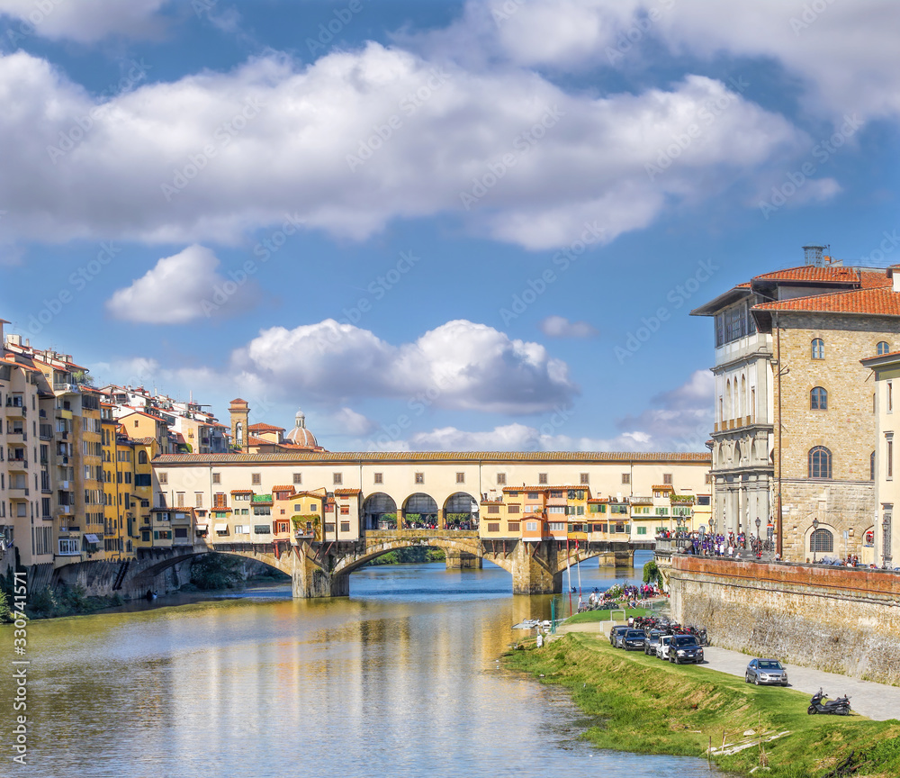 Obraz premium Florence with Ponte Vecchio bridge in Italy