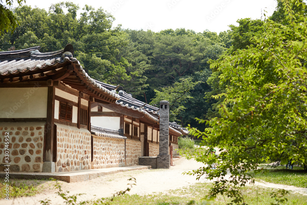 Jangneung Royal Tomb in Gimpo-si, South Korea. Royal Tombs of the Joseon Dynasty is a UNESCO World Heritage Site. Jangneung Royal Tomb in Gimpo-si, South Korea. Royal Tombs of the Joseon Dynasty is a UNESCO World Heritage Site.