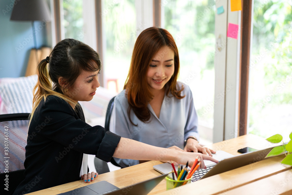 Obraz premium Portrait of businesswoman and her colleague working together in modern office building, Business concept