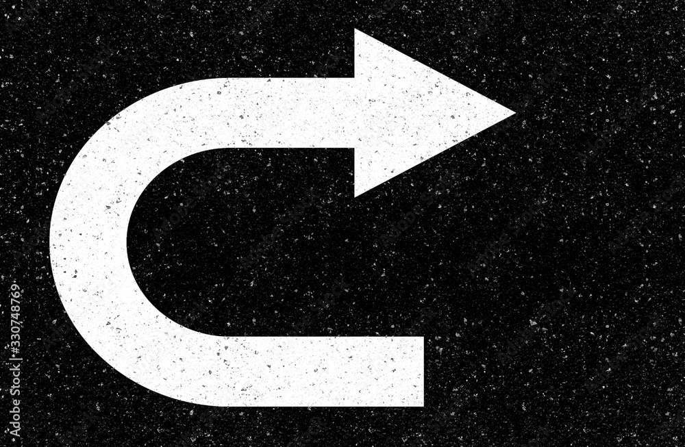 Obraz premium arrow on the road