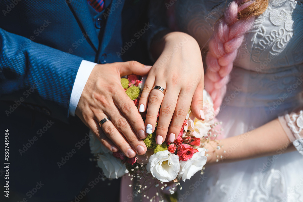 newlyweds showing rings on boquet newlyweds showing rings on boquet