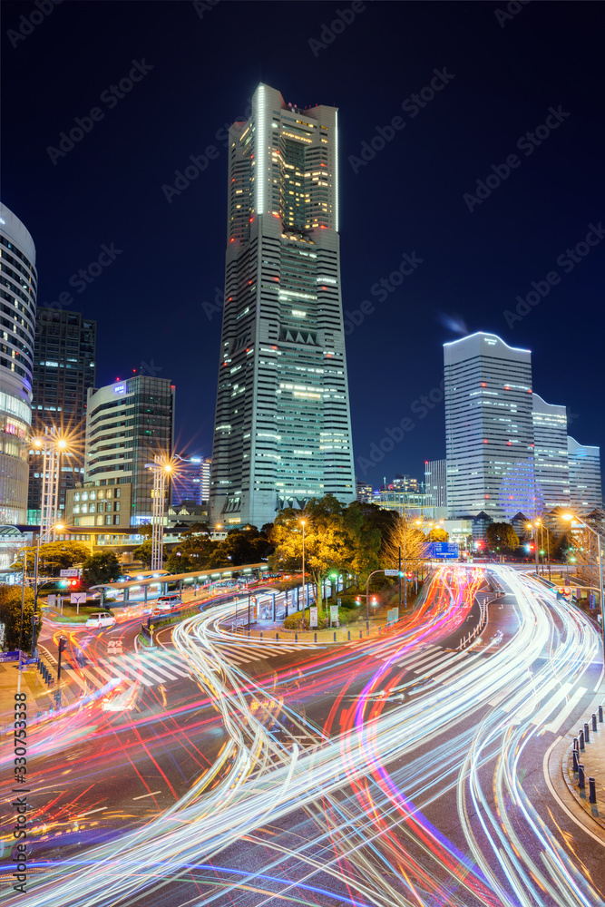 Fototapeta premium ランドマークタワーの軌跡