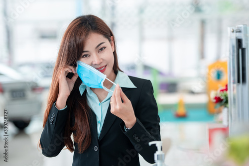 Beautiful business woman wearing a mask after the covid-19 virus spread to prevent the spread of germs and bacteria and avoid coronary heart disease. © เลิศลักษณ์ ทิพชัย