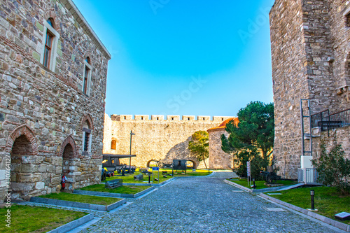 Inside the Cimenlik Castle, various sized cannons, cannon carts, anti-tank guns, mines and remnants from the sea are exhibited. War remains from March 18, 1915.