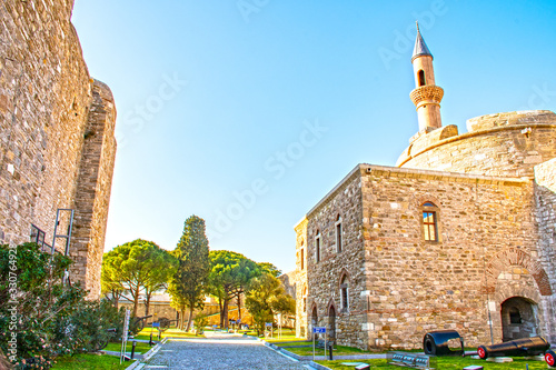 Inside the Cimenlik Castle, various sized cannons, cannon carts, anti-tank guns, mines and remnants from the sea are exhibited. War remains from March 18, 1915.