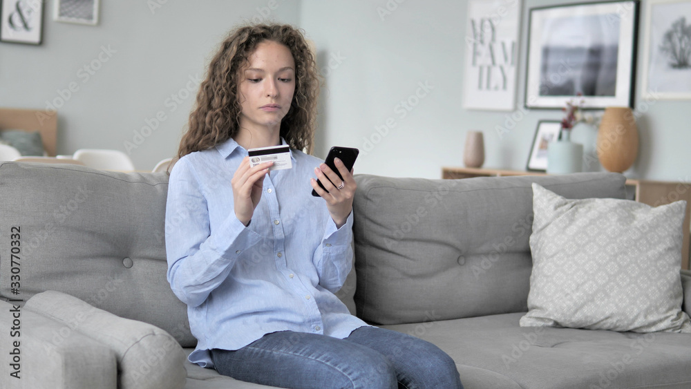 Online Shopping Failure for Curly Hair Woman Online Shopping Failure for Curly Hair Woman