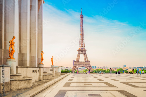 eiffel tour i Trocadero w Paryżu