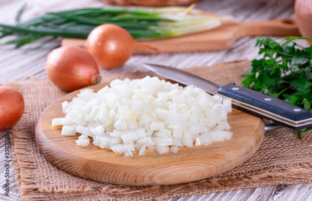 Sliced onion on a chopping board
