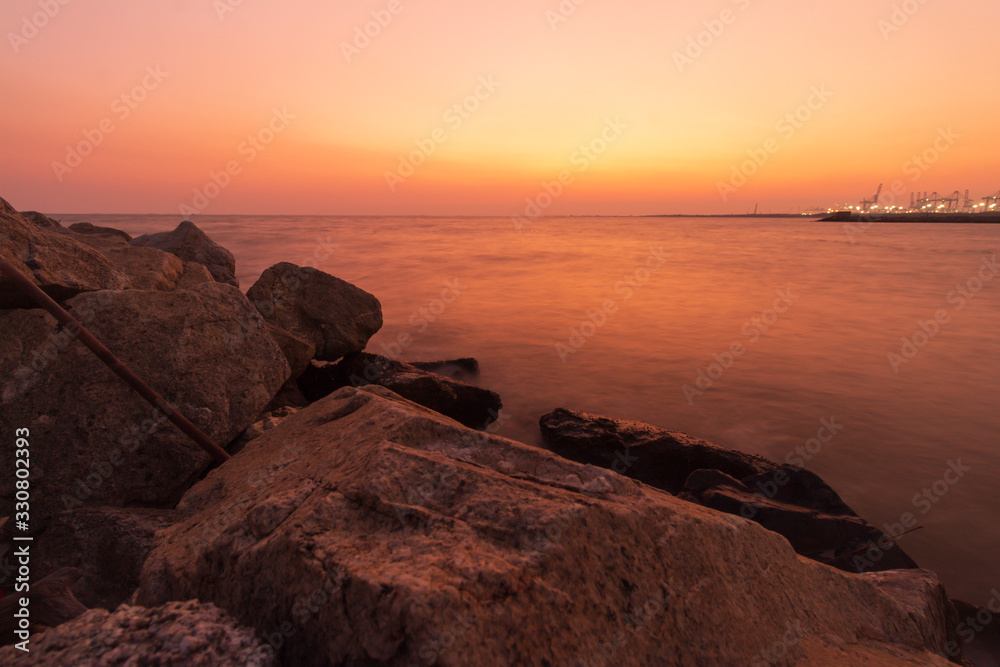Fototapeta premium Beautiful seascape and Beautiful sky with Rocks in foreground.