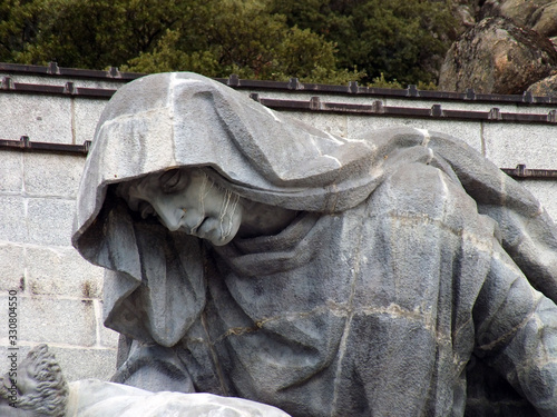 Escultura Valle de los Caídos photo