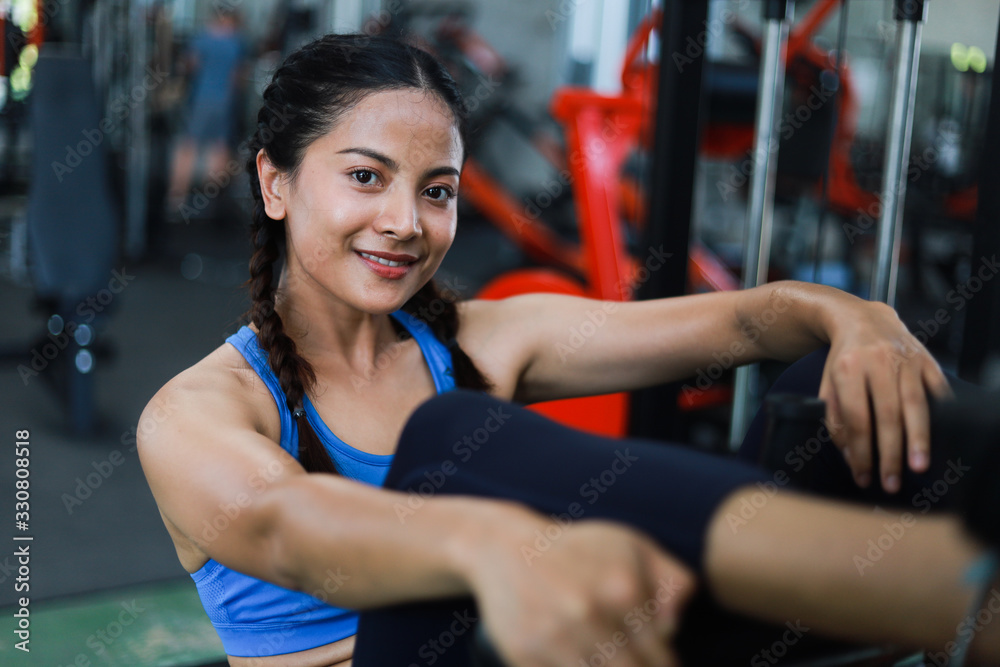 Obraz premium Asian woman in fitness gym