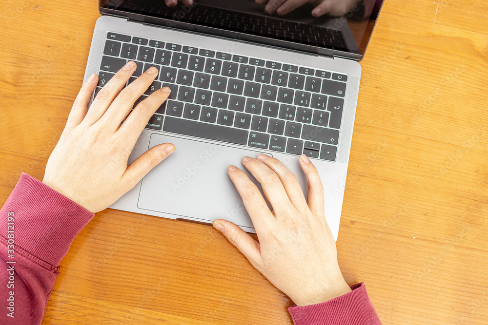 scrivere con un pc portatile