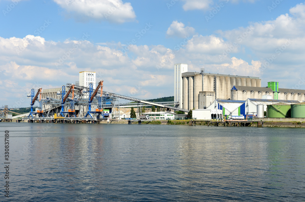 Port de Rouen, silos Senalia et nouveaux portiques de chargement de céréales