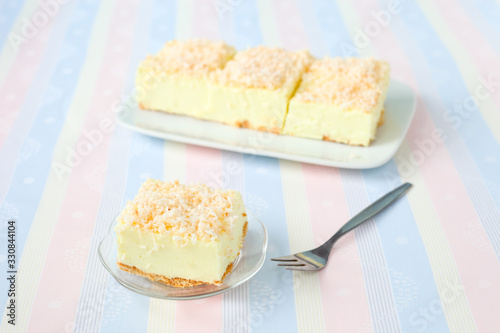 Käsekuchen mit Kokosflocken photo