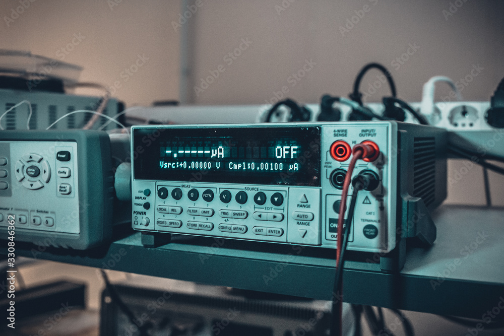 Obraz premium close up electronic measurement device