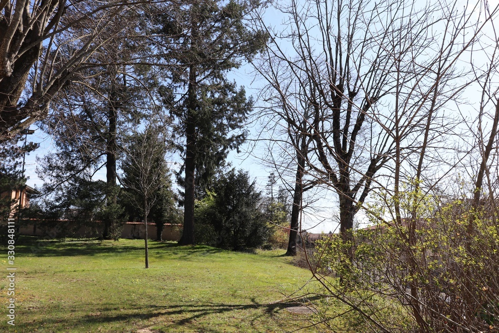 Le parc Colandière, espace vert à Genas - ville de Genas - Département du Rhône - France Le parc Colandière, espace vert à Genas - ville de Genas - Département du Rhône - France