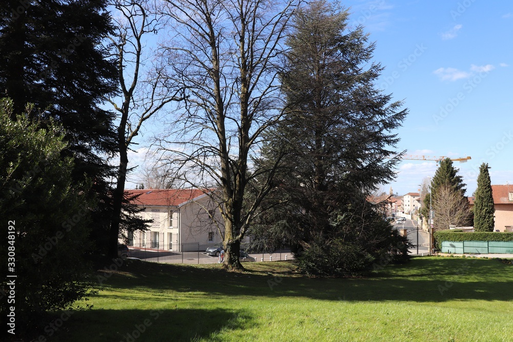 Le parc Colandière, espace vert à Genas - ville de Genas - Département du Rhône - France Le parc Colandière, espace vert à Genas - ville de Genas - Département du Rhône - France