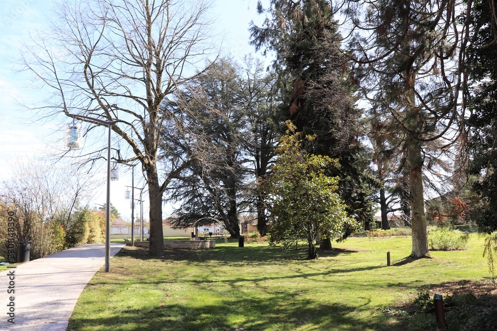 Le parc Colandière, espace vert à Genas - ville de Genas - Département du Rhône - France