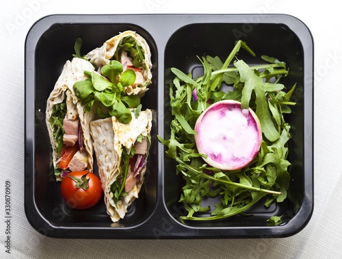 Zdrowa dieta pudełkowa lunchbox dostwa sniadanie obiad lunch box, na dowóz, na wynos, pełnowartościowy, zbilansowany fit posiłek na cały dzień 