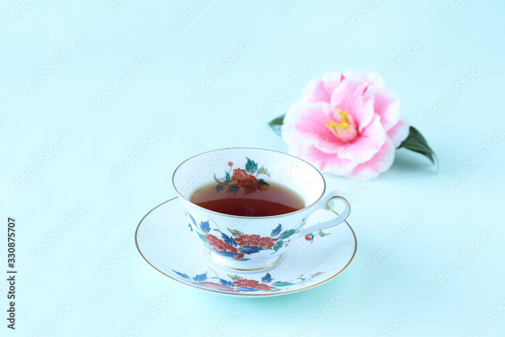 美しい椿と紅茶 美しい椿と紅茶