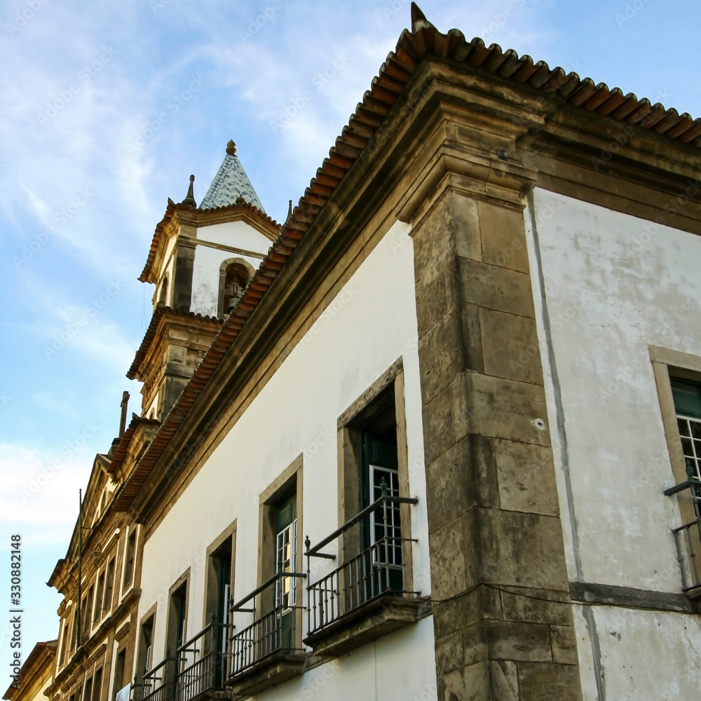 Perspectiva de esquina de igreja barroca em Salvador na Bahia