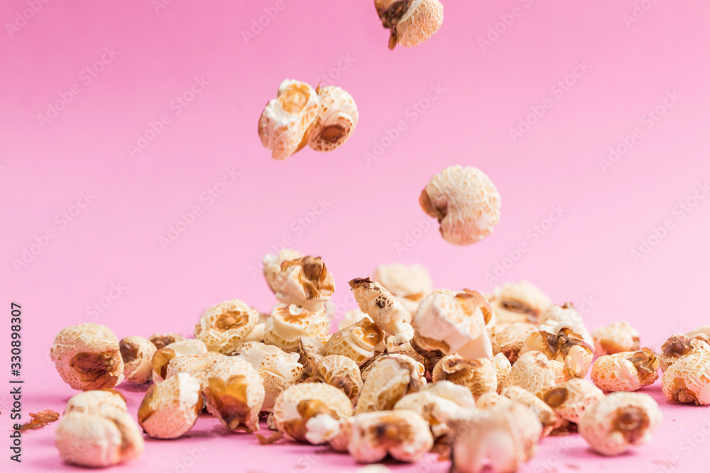 Delicious popcorn made from corn Delicious popcorn made from corn