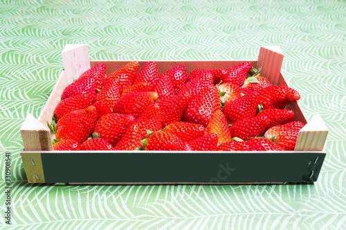 Fraises dans une cagette