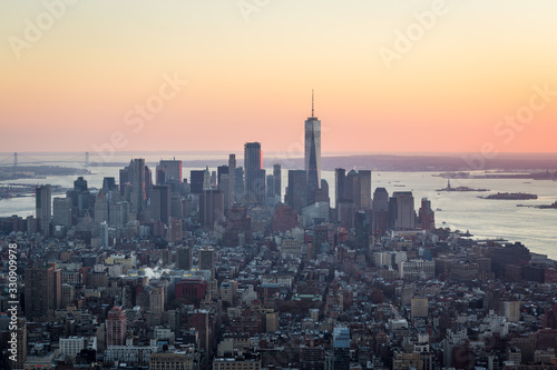 Sunset landscape in New York with Manhattan skyline © Sen