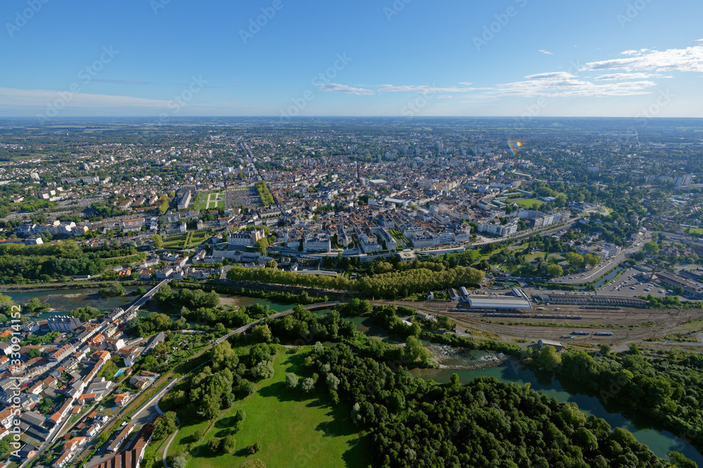 Aerial view of the old city of Pau and the Boulevard des Pyrénées from the south