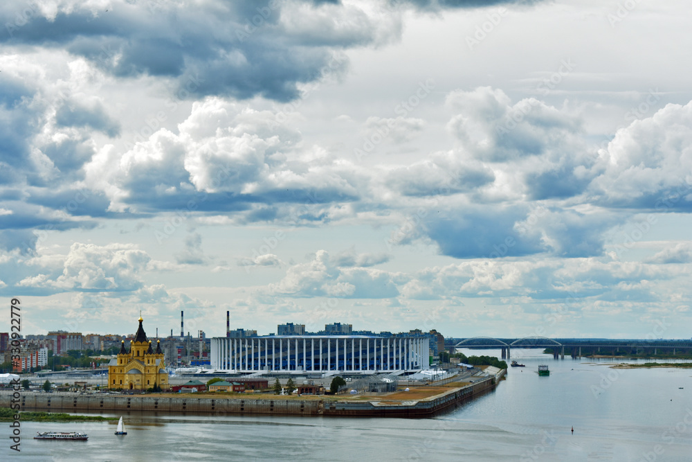 Obraz premium view of the confluence of the Oka and Volga rivers Nizhny Novgorod. Russia