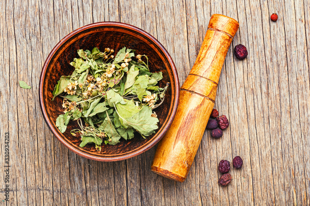 Haw in herbal medicine. Haw in herbal medicine.