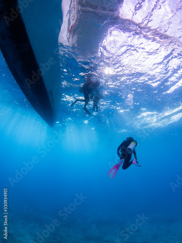 Scuba divers dive to diving boat © Thanrada
