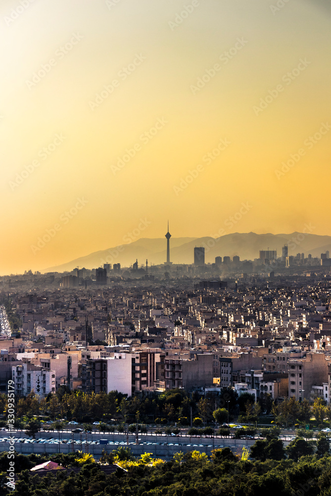 Obraz premium Beautiful sunset over Tehran skyline with Milad tower in the Frame and amazing colorful sky.