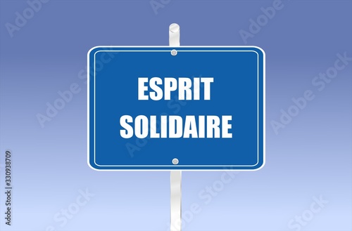 panneau avec écrit dessus "esprit solidaire"