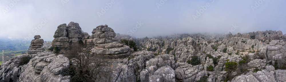 Paisaje panorámico del Torcal de Antequera, Andalucía Paisaje panorámico del Torcal de Antequera, Andalucía