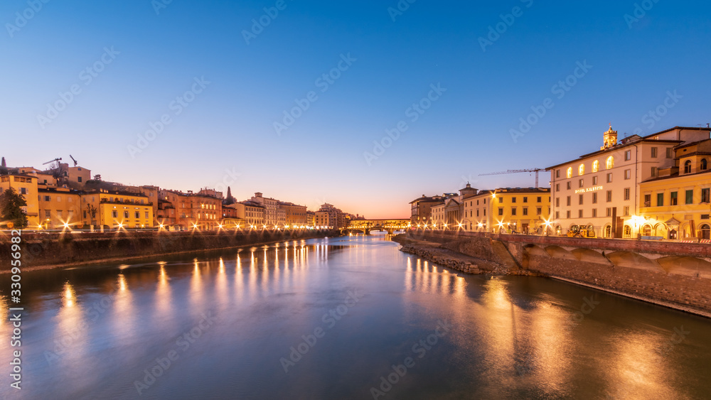 Fototapeta premium Ponte Vecchio by sunset in Firenze