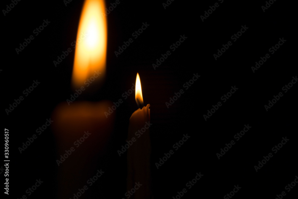 The background image is a light orange and yellow candle. The background image is a light orange and yellow candle.