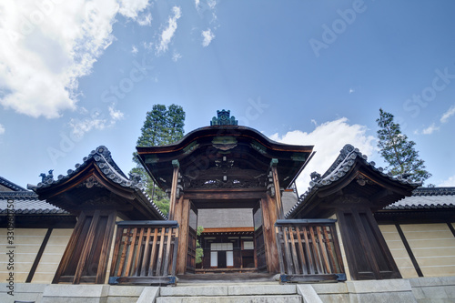 妙心寺の唐門 © U.G. Miyasaka