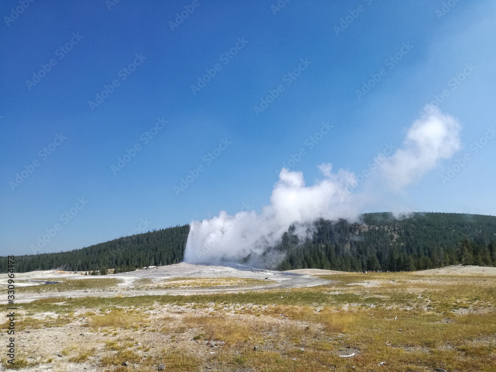 grand prismatic e geyser yellowston national park grand prismatic e geyser yellowston national park