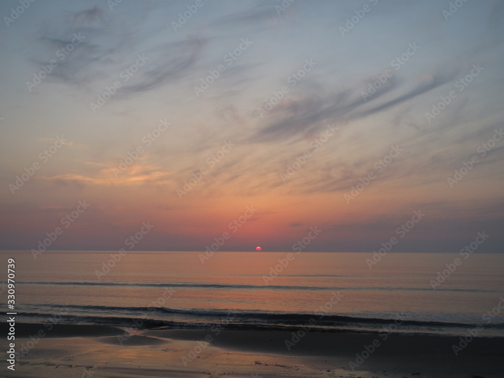 砂浜の夕日