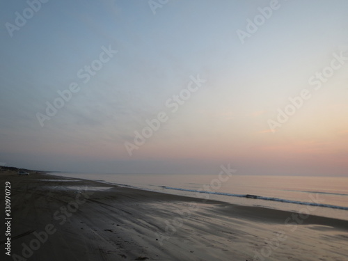 砂浜の夕日