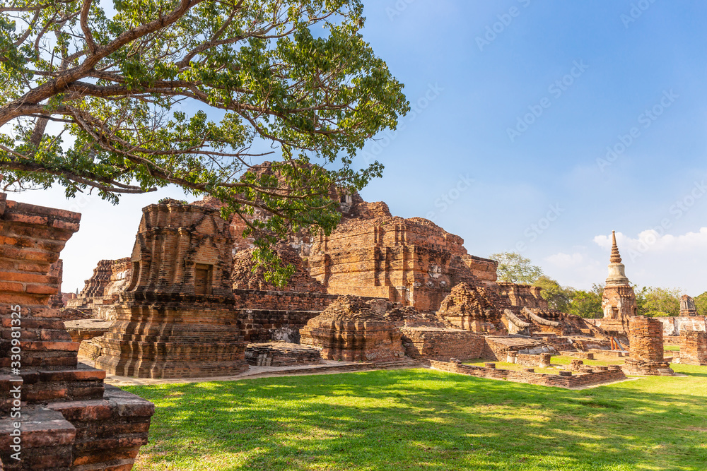 Ancient castle at Wat Mahathat in Buddhist temple Is a temple built in ancient times at Ayutthaya near Bangkok. Thailand