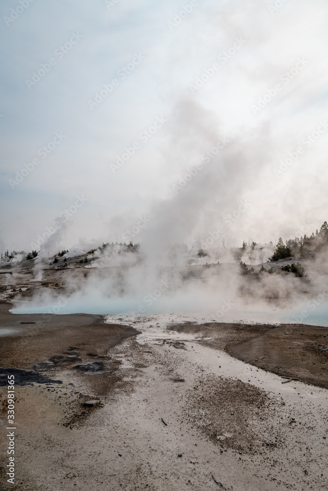 geyser yellowstone 